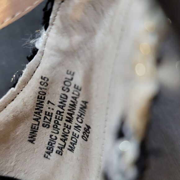 BRAND NEW BETSY JOHNSON LOW BLOCK-HEEL SANDAL - Picture 12 of 14